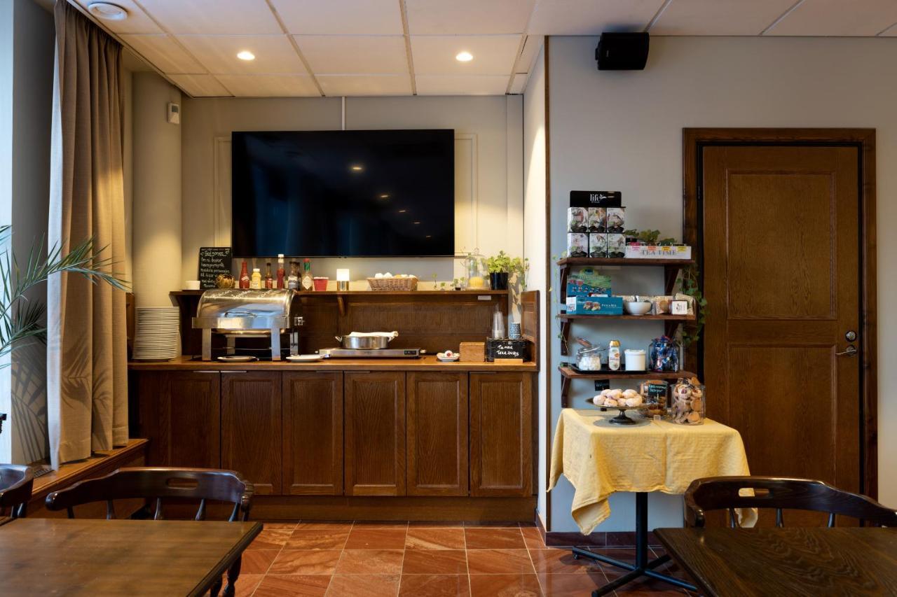 Bishops Arms Hotel