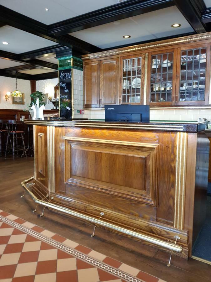 Bishops Arms 3*